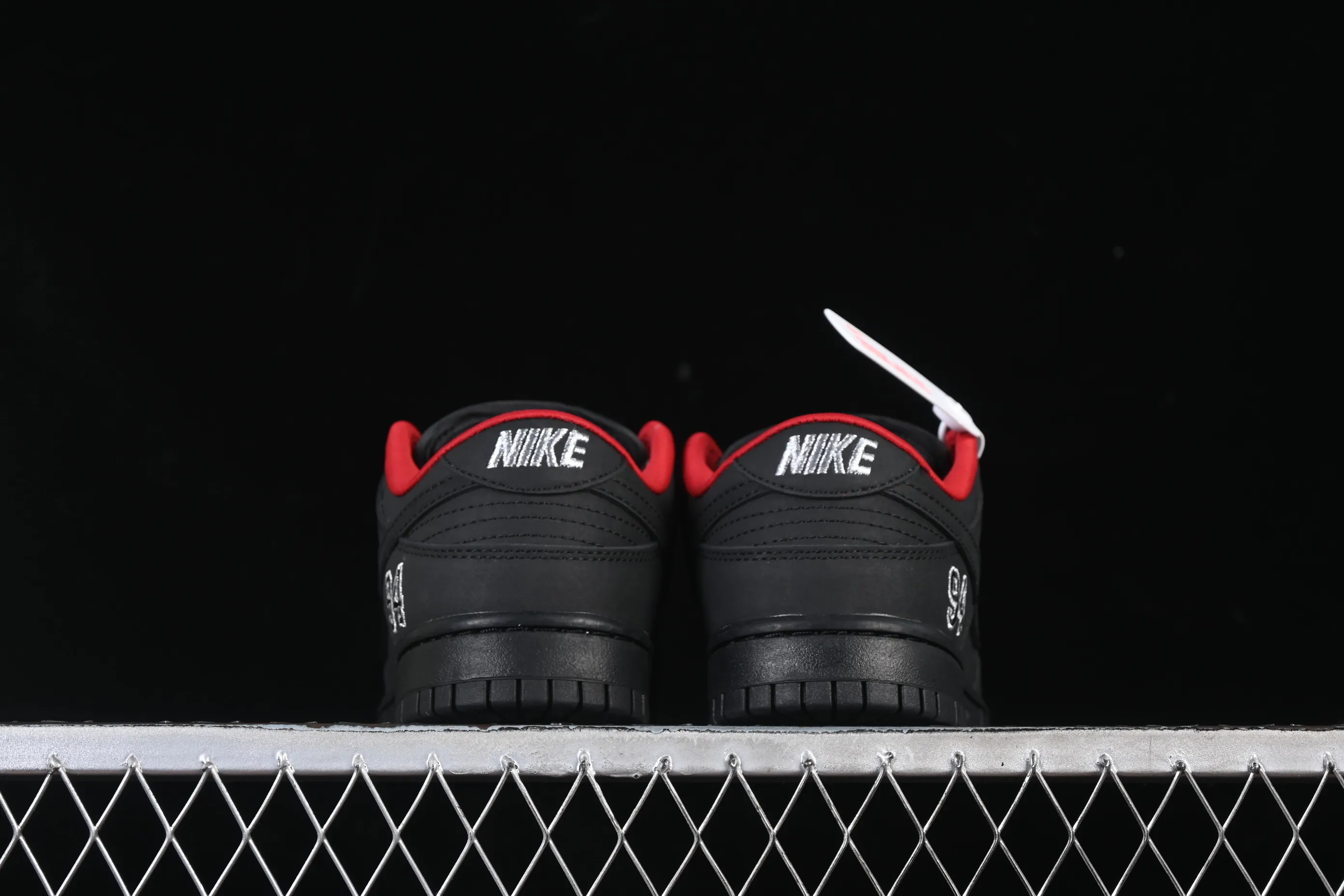 All Categories Nk SB Dunk Series Nk SB Dunk Low Low-top sneakers Supreme x Nike Dunk SB Dunk Low joint black low-top casual skateboard shoes HQ8487-001
